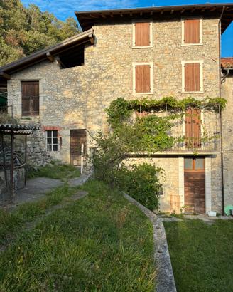 Rustico con terreno in Solmarina
