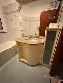 Mobile bagno con lavabo