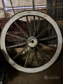 Ruota carro grande in legno