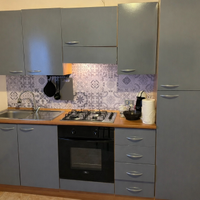 Cucina completa con elettrodomestici (no frigo) -