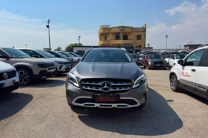 MERCEDES-BENZ GLA 200 d Automatic premium