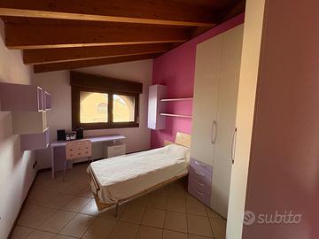 Arredamento per cameretta da ragazza