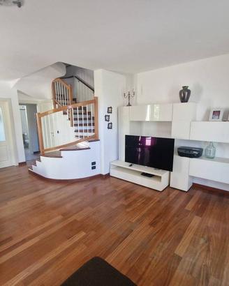 Villa di 189 m² con 4 locali e box auto doppio a M