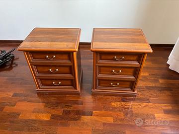 Coppia comodini classici in legno a 3 cassetti