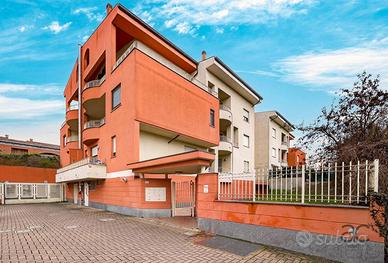 SULBIATE -AMPIO TRILOCALE CON GIARDINO PRIVATO