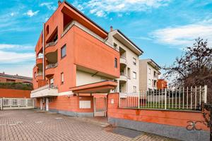 SULBIATE -AMPIO TRILOCALE CON GIARDINO PRIVATO