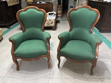 Poltrone di tre modelli che si vendono in coppia