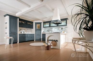 Cucina in Vero Legno Classico con Ante Telaio