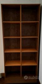 Libreria in legno ciliegio e arancione