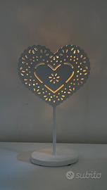Luce decorativa a cuore in ferro
