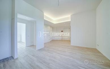 Appartamento tre locali doppi servizi completament