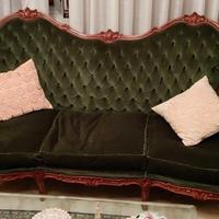 Salotto in legno e velluto