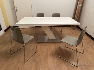 Tavolo bianco