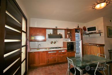 AP508 - Bettolle appartamento di 130 mq