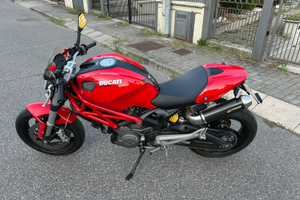 Ducati monster 696 plus