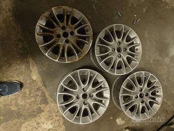 Set cerchi in lega fiat da sistemare