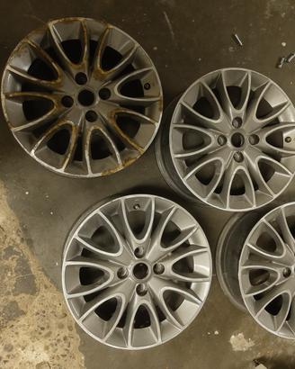 Set cerchi in lega fiat da sistemare