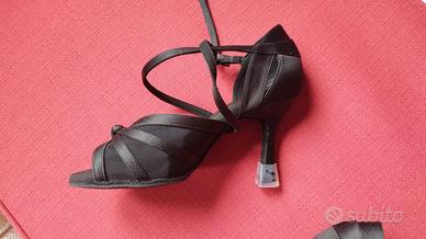 Scarpe da ballo n.35 rummos mai usate