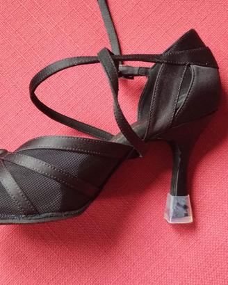 Scarpe da ballo n.35 rummos mai usate
