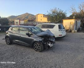 Renault Clio 2019 900cc 25.000 km incidentata