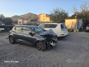 Renault Clio 2019 900cc 25.000 km incidentata