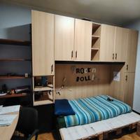 Camera a ponte, armadi e scarivania