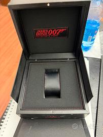 Box omega
