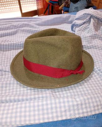 cappello verde di qualità pregiata
