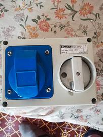 Interbloccata, presa e 3 spine CEE