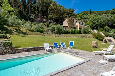 Villa le sprizze a bordo del mare