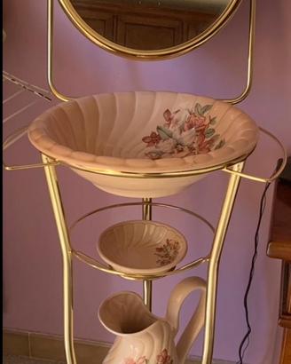 Specchio bagno con catino e brocca