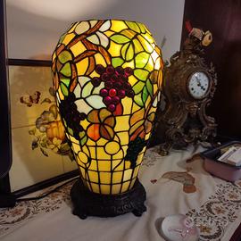 Lampada da tavolo stile Tiffany