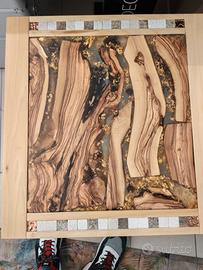 tavolino in legno e resina, 