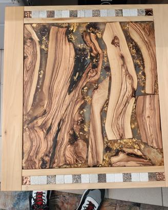 tavolino in legno e resina, 