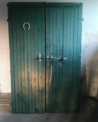portone in legno