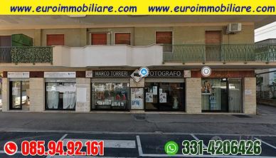 Locale commerciale su strada principale mare