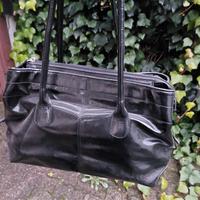 Borsa in vernice nera