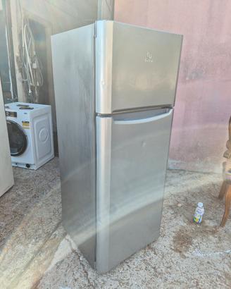 Frigkfifero con congelatore Indesit classe A+