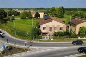 VILLA SINGOLA A BAGNOLO SAN VITO