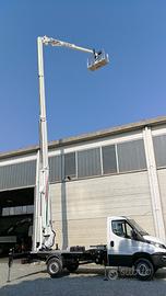 Piattaforma aerea Cela DT 22 con sbarco in quota