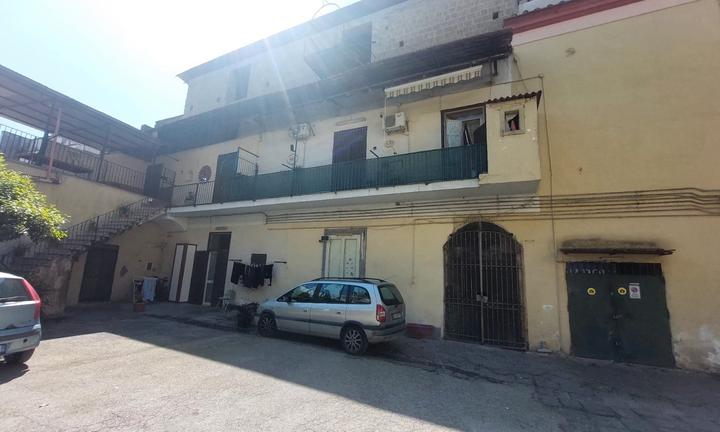 AFRAGOLA * 2°*APPARTAMENTi + SOTTOTETTO +P.Auto