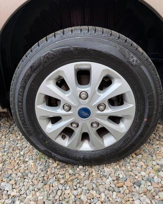 Pneumatici invernali Nexen 215/65 R16