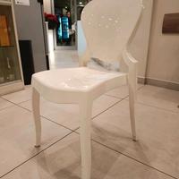 Sedie in plastica bianche