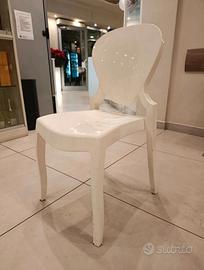 Sedie in plastica bianche