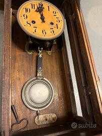 Orologio a pendolo da muro
