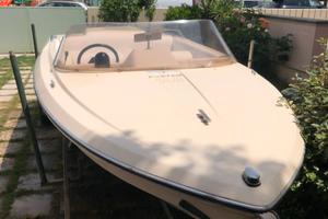 Motoscafo entro/fuori bordo