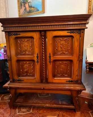 credenza in legno massello stile rinascimentale