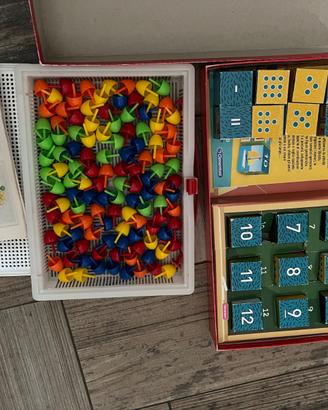 Cubi  matematici e gioco dei chiodini