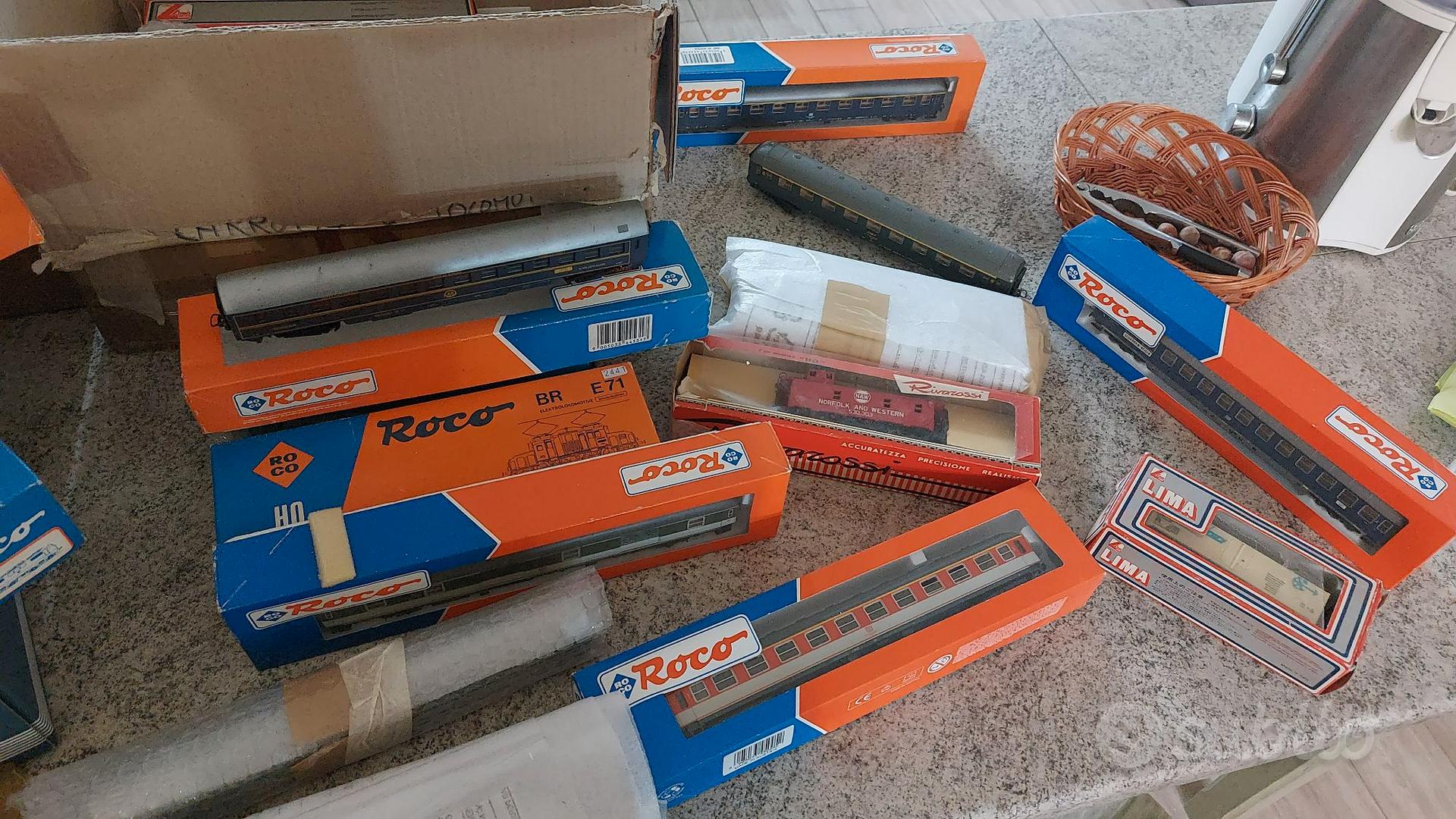 19 Trains Miniatures Métal échelle N - Statiques - Collection - Avec Supports