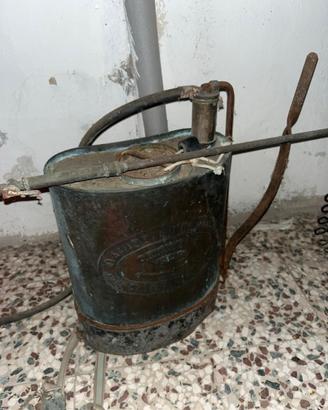 Irroratore agricolo vintage in rame – funzionante